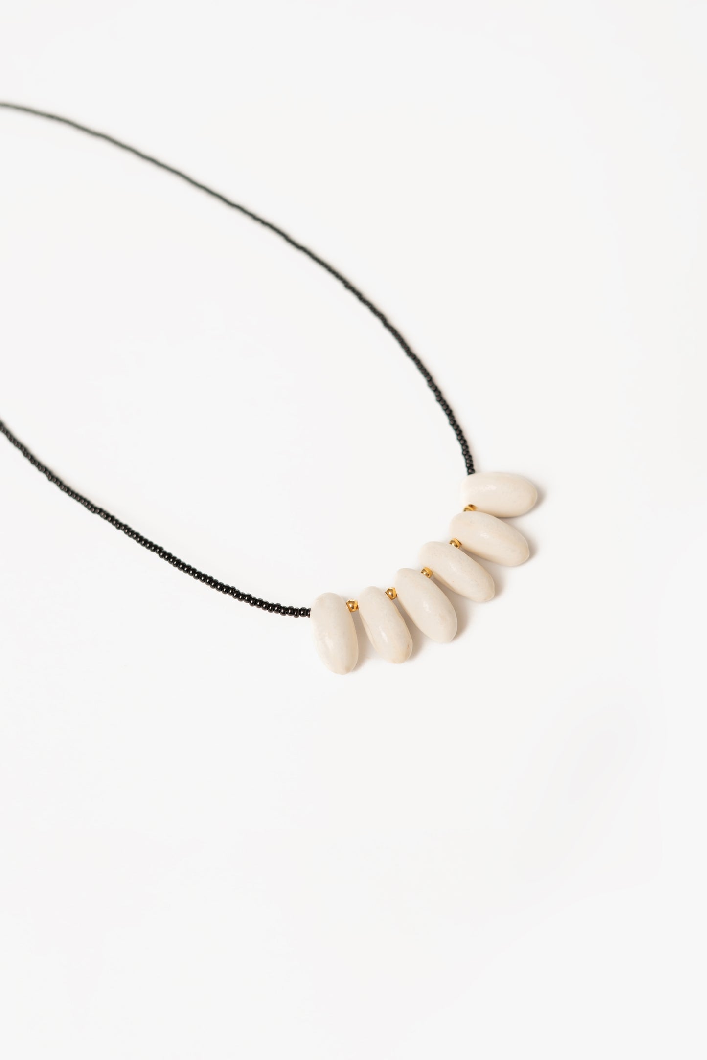 Collar Arado Frijol Blanco